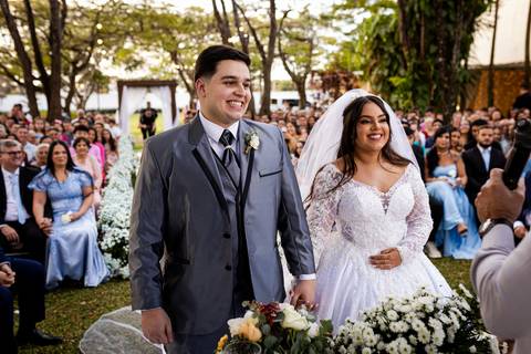 casamento-casa-fotografo-de-casamento-daniel-custodio-fotografias-noiva-noivo-madrinha-padrinho-vestido-make-cabelo-maquiagem-buque-mãe-pai-love-cerimonial-cerimonia-igreja-aliança-padre-buffet-DJ-familia-uberlandia-minas-gerias-brasil-foto-amor-brinde-'