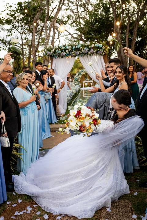 casamento-casa-fotografo-de-casamento-daniel-custodio-fotografias-noiva-noivo-madrinha-padrinho-vestido-make-cabelo-maquiagem-buque-mãe-pai-love-cerimonial-cerimonia-igreja-aliança-padre-buffet-DJ-familia-uberlandia-minas-gerias-brasil-foto-amor-brinde-'