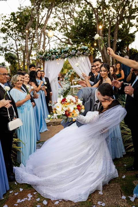 casamento-casa-fotografo-de-casamento-daniel-custodio-fotografias-noiva-noivo-madrinha-padrinho-vestido-make-cabelo-maquiagem-buque-mãe-pai-love-cerimonial-cerimonia-igreja-aliança-padre-buffet-DJ-familia-uberlandia-minas-gerias-brasil-foto-amor-brinde-'