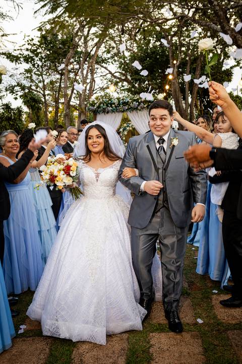casamento-casa-fotografo-de-casamento-daniel-custodio-fotografias-noiva-noivo-madrinha-padrinho-vestido-make-cabelo-maquiagem-buque-mãe-pai-love-cerimonial-cerimonia-igreja-aliança-padre-buffet-DJ-familia-uberlandia-minas-gerias-brasil-foto-amor-brinde-'