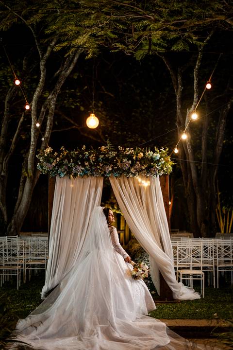 casamento-casa-fotografo-de-casamento-daniel-custodio-fotografias-noiva-noivo-madrinha-padrinho-vestido-make-cabelo-maquiagem-buque-mãe-pai-love-cerimonial-cerimonia-igreja-aliança-padre-buffet-DJ-familia-uberlandia-minas-gerias-brasil-foto-amor-brinde-'