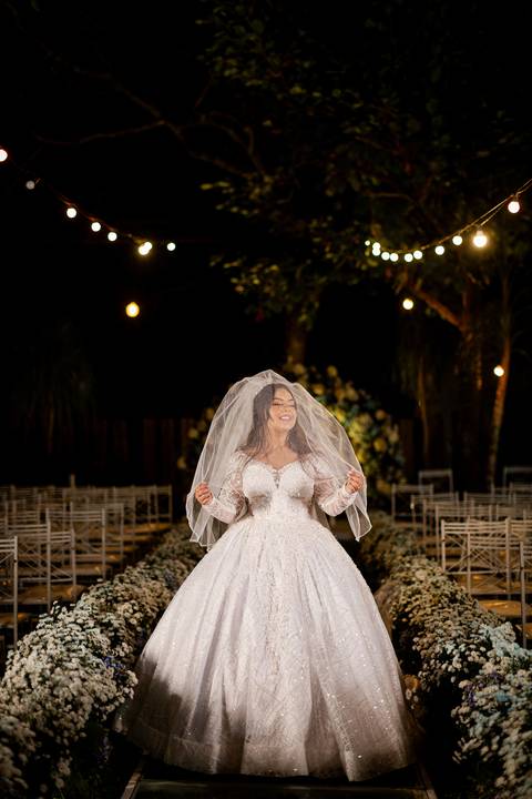 casamento-casa-fotografo-de-casamento-daniel-custodio-fotografias-noiva-noivo-madrinha-padrinho-vestido-make-cabelo-maquiagem-buque-mãe-pai-love-cerimonial-cerimonia-igreja-aliança-padre-buffet-DJ-familia-uberlandia-minas-gerias-brasil-foto-amor-brinde-'