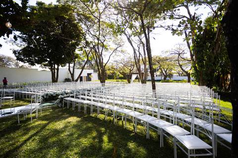 casamento-casa-fotografo-de-casamento-daniel-custodio-fotografias-noiva-noivo-madrinha-padrinho-vestido-make-cabelo-maquiagem-buque-mãe-pai-love-cerimonial-cerimonia-igreja-aliança-padre-buffet-DJ-familia-uberlandia-minas-gerias-brasil-foto-amor-brinde-'
