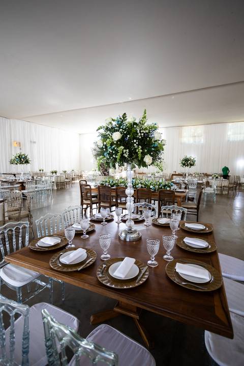 casamento-casa-fotografo-de-casamento-daniel-custodio-fotografias-noiva-noivo-madrinha-padrinho-vestido-make-cabelo-maquiagem-buque-mãe-pai-love-cerimonial-cerimonia-igreja-aliança-padre-buffet-DJ-familia-uberlandia-minas-gerias-brasil-foto-amor-brinde-'