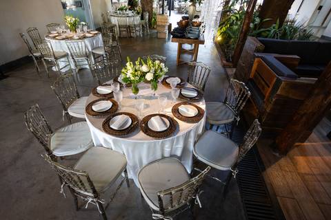 casamento-casa-fotografo-de-casamento-daniel-custodio-fotografias-noiva-noivo-madrinha-padrinho-vestido-make-cabelo-maquiagem-buque-mãe-pai-love-cerimonial-cerimonia-igreja-aliança-padre-buffet-DJ-familia-uberlandia-minas-gerias-brasil-foto-amor-brinde-'