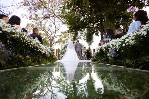 casamento-casa-fotografo-de-casamento-daniel-custodio-fotografias-noiva-noivo-madrinha-padrinho-vestido-make-cabelo-maquiagem-buque-mãe-pai-love-cerimonial-cerimonia-igreja-aliança-padre-buffet-DJ-familia-uberlandia-minas-gerias-brasil-foto-amor-brinde-'