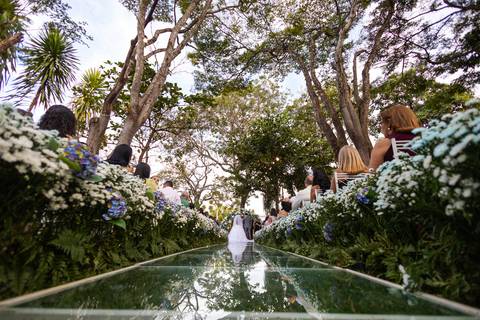 casamento-casa-fotografo-de-casamento-daniel-custodio-fotografias-noiva-noivo-madrinha-padrinho-vestido-make-cabelo-maquiagem-buque-mãe-pai-love-cerimonial-cerimonia-igreja-aliança-padre-buffet-DJ-familia-uberlandia-minas-gerias-brasil-foto-amor-brinde-'