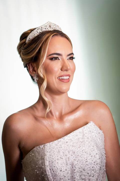 casar-casamento-wedding-cerimonia-make-noiva-noivo-araguari-vestido-maquiagem-buque-madrinha-daniel-custodio-uberlandia-festa-cerimonial-amor-aliança-video-dj-buffet-damas-love-fotografias-fotografo-minas-gerais-carro-pista-banda-cabelo-igreja-padre-reels'