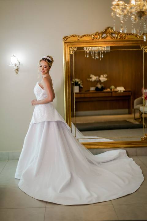 casar-casamento-wedding-cerimonia-make-noiva-noivo-araguari-vestido-maquiagem-buque-madrinha-daniel-custodio-uberlandia-festa-cerimonial-amor-aliança-video-dj-buffet-damas-love-fotografias-fotografo-minas-gerais-carro-pista-banda-cabelo-igreja-padre-reels'