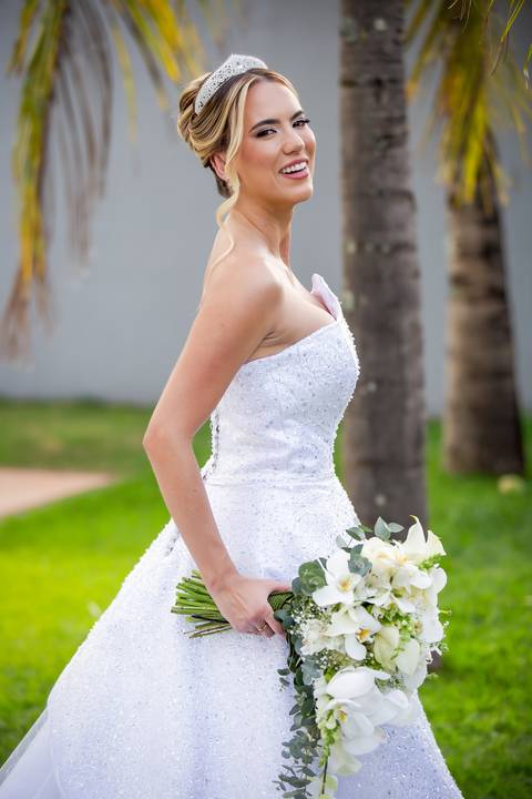 casar-casamento-wedding-cerimonia-make-noiva-noivo-araguari-vestido-maquiagem-buque-madrinha-daniel-custodio-uberlandia-festa-cerimonial-amor-aliança-video-dj-buffet-damas-love-fotografias-fotografo-minas-gerais-carro-pista-banda-cabelo-igreja-padre-reels'