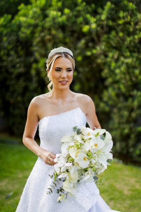 casar-casamento-wedding-cerimonia-make-noiva-noivo-araguari-vestido-maquiagem-buque-madrinha-daniel-custodio-uberlandia-festa-cerimonial-amor-aliança-video-dj-buffet-damas-love-fotografias-fotografo-minas-gerais-carro-pista-banda-cabelo-igreja-padre-reels'