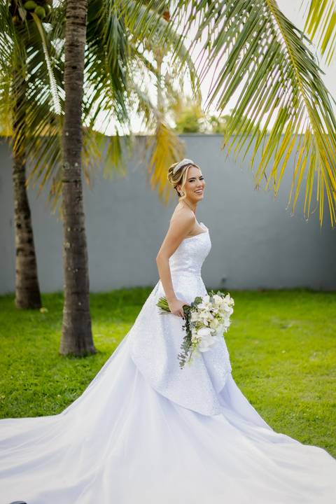 casar-casamento-wedding-cerimonia-make-noiva-noivo-araguari-vestido-maquiagem-buque-madrinha-daniel-custodio-uberlandia-festa-cerimonial-amor-aliança-video-dj-buffet-damas-love-fotografias-fotografo-minas-gerais-carro-pista-banda-cabelo-igreja-padre-reels'