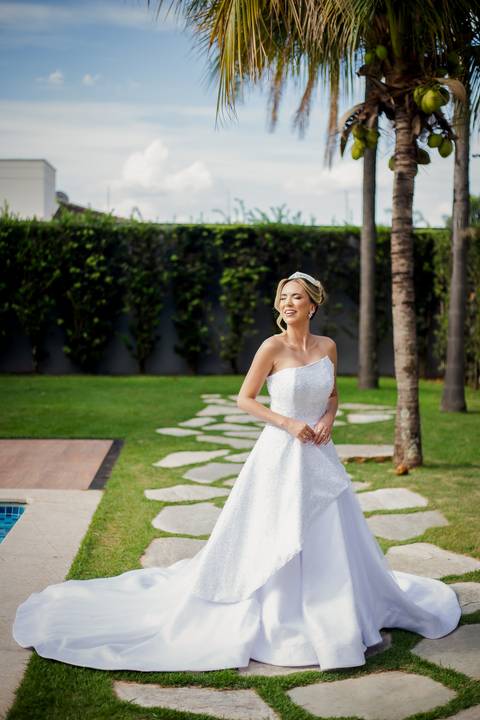 casar-casamento-wedding-cerimonia-make-noiva-noivo-araguari-vestido-maquiagem-buque-madrinha-daniel-custodio-uberlandia-festa-cerimonial-amor-aliança-video-dj-buffet-damas-love-fotografias-fotografo-minas-gerais-carro-pista-banda-cabelo-igreja-padre-reels'