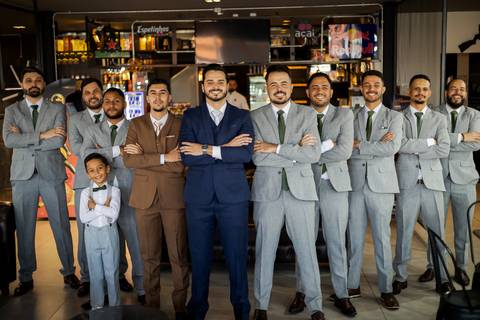 casar-casamento-wedding-cerimonia-make-noiva-noivo-araguari-vestido-maquiagem-buque-madrinha-daniel-custodio-uberlandia-festa-cerimonial-amor-aliança-video-dj-buffet-damas-love-fotografias-fotografo-minas-gerais-carro-pista-banda-cabelo-igreja-padre-reels'