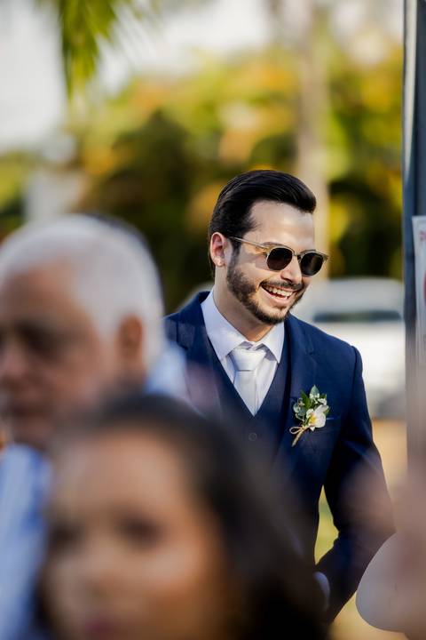 casar-casamento-wedding-cerimonia-make-noiva-noivo-araguari-vestido-maquiagem-buque-madrinha-daniel-custodio-uberlandia-festa-cerimonial-amor-aliança-video-dj-buffet-damas-love-fotografias-fotografo-minas-gerais-carro-pista-banda-cabelo-igreja-padre-reels'