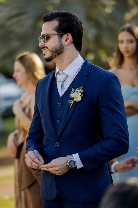 casar-casamento-wedding-cerimonia-make-noiva-noivo-araguari-vestido-maquiagem-buque-madrinha-daniel-custodio-uberlandia-festa-cerimonial-amor-aliança-video-dj-buffet-damas-love-fotografias-fotografo-minas-gerais-carro-pista-banda-cabelo-igreja-padre-reels'