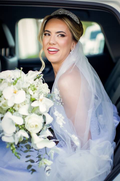 casar-casamento-wedding-cerimonia-make-noiva-noivo-araguari-vestido-maquiagem-buque-madrinha-daniel-custodio-uberlandia-festa-cerimonial-amor-aliança-video-dj-buffet-damas-love-fotografias-fotografo-minas-gerais-carro-pista-banda-cabelo-igreja-padre-reels'