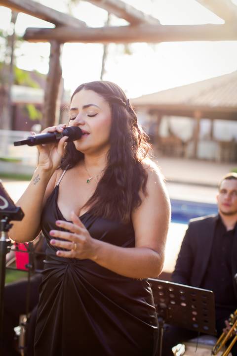 casar-casamento-wedding-cerimonia-make-noiva-noivo-araguari-vestido-maquiagem-buque-madrinha-daniel-custodio-uberlandia-festa-cerimonial-amor-aliança-video-dj-buffet-damas-love-fotografias-fotografo-minas-gerais-carro-pista-banda-cabelo-igreja-padre-reels'