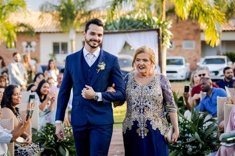 casar-casamento-wedding-cerimonia-make-noiva-noivo-araguari-vestido-maquiagem-buque-madrinha-daniel-custodio-uberlandia-festa-cerimonial-amor-aliança-video-dj-buffet-damas-love-fotografias-fotografo-minas-gerais-carro-pista-banda-cabelo-igreja-padre-reels'