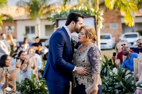 casar-casamento-wedding-cerimonia-make-noiva-noivo-araguari-vestido-maquiagem-buque-madrinha-daniel-custodio-uberlandia-festa-cerimonial-amor-aliança-video-dj-buffet-damas-love-fotografias-fotografo-minas-gerais-carro-pista-banda-cabelo-igreja-padre-reels'