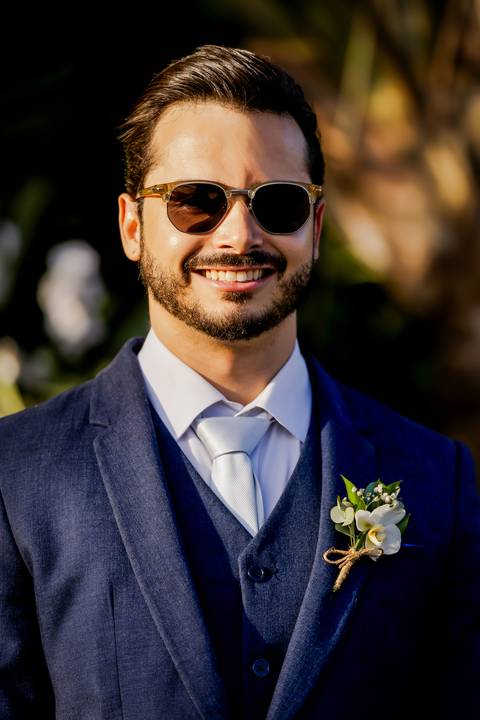 casar-casamento-wedding-cerimonia-make-noiva-noivo-araguari-vestido-maquiagem-buque-madrinha-daniel-custodio-uberlandia-festa-cerimonial-amor-aliança-video-dj-buffet-damas-love-fotografias-fotografo-minas-gerais-carro-pista-banda-cabelo-igreja-padre-reels'