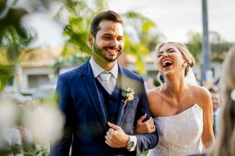 casar-casamento-wedding-cerimonia-make-noiva-noivo-araguari-vestido-maquiagem-buque-madrinha-daniel-custodio-uberlandia-festa-cerimonial-amor-aliança-video-dj-buffet-damas-love-fotografias-fotografo-minas-gerais-carro-pista-banda-cabelo-igreja-padre-reels'