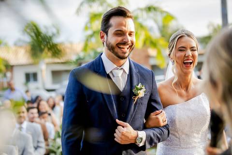 casar-casamento-wedding-cerimonia-make-noiva-noivo-araguari-vestido-maquiagem-buque-madrinha-daniel-custodio-uberlandia-festa-cerimonial-amor-aliança-video-dj-buffet-damas-love-fotografias-fotografo-minas-gerais-carro-pista-banda-cabelo-igreja-padre-reels'