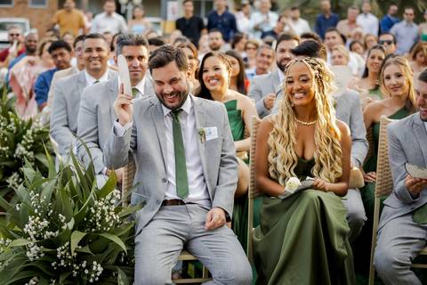 casar-casamento-wedding-cerimonia-make-noiva-noivo-araguari-vestido-maquiagem-buque-madrinha-daniel-custodio-uberlandia-festa-cerimonial-amor-aliança-video-dj-buffet-damas-love-fotografias-fotografo-minas-gerais-carro-pista-banda-cabelo-igreja-padre-reels'