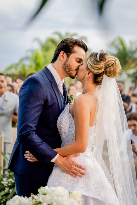 casar-casamento-wedding-cerimonia-make-noiva-noivo-araguari-vestido-maquiagem-buque-madrinha-daniel-custodio-uberlandia-festa-cerimonial-amor-aliança-video-dj-buffet-damas-love-fotografias-fotografo-minas-gerais-carro-pista-banda-cabelo-igreja-padre-reels'