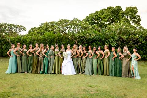 casar-casamento-wedding-cerimonia-make-noiva-noivo-araguari-vestido-maquiagem-buque-madrinha-daniel-custodio-uberlandia-festa-cerimonial-amor-aliança-video-dj-buffet-damas-love-fotografias-fotografo-minas-gerais-carro-pista-banda-cabelo-igreja-padre-reels'