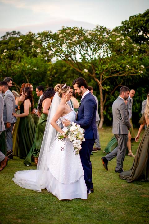 casar-casamento-wedding-cerimonia-make-noiva-noivo-araguari-vestido-maquiagem-buque-madrinha-daniel-custodio-uberlandia-festa-cerimonial-amor-aliança-video-dj-buffet-damas-love-fotografias-fotografo-minas-gerais-carro-pista-banda-cabelo-igreja-padre-reels'