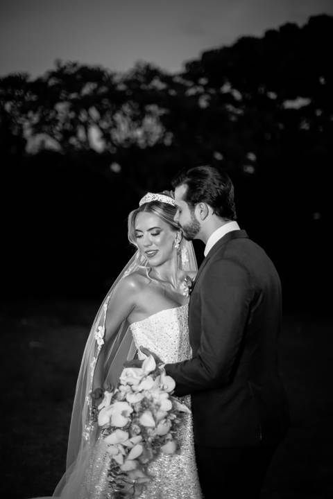 casar-casamento-wedding-cerimonia-make-noiva-noivo-araguari-vestido-maquiagem-buque-madrinha-daniel-custodio-uberlandia-festa-cerimonial-amor-aliança-video-dj-buffet-damas-love-fotografias-fotografo-minas-gerais-carro-pista-banda-cabelo-igreja-padre-reels'