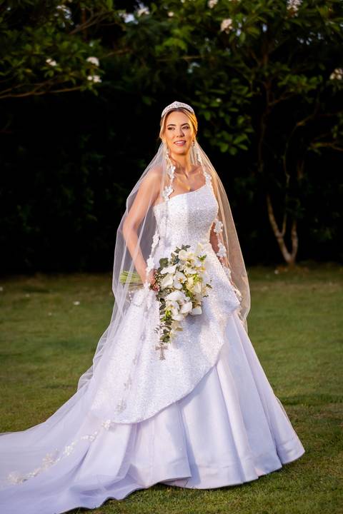 casar-casamento-wedding-cerimonia-make-noiva-noivo-araguari-vestido-maquiagem-buque-madrinha-daniel-custodio-uberlandia-festa-cerimonial-amor-aliança-video-dj-buffet-damas-love-fotografias-fotografo-minas-gerais-carro-pista-banda-cabelo-igreja-padre-reels'