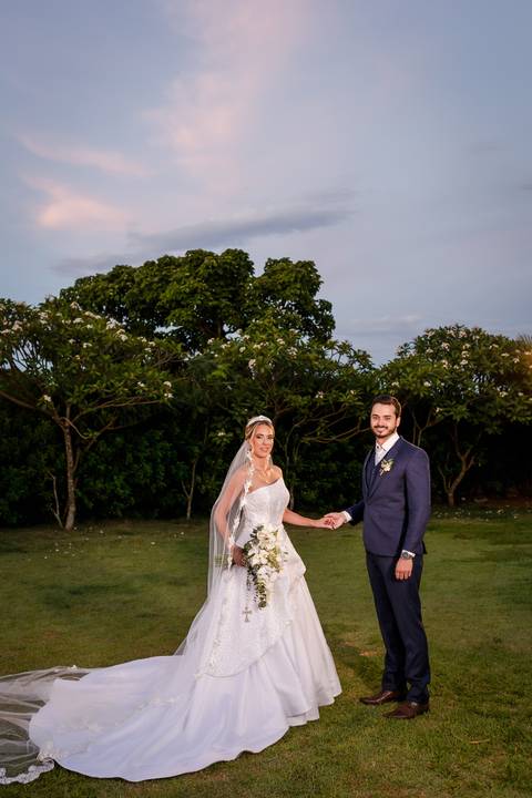 casar-casamento-wedding-cerimonia-make-noiva-noivo-araguari-vestido-maquiagem-buque-madrinha-daniel-custodio-uberlandia-festa-cerimonial-amor-aliança-video-dj-buffet-damas-love-fotografias-fotografo-minas-gerais-carro-pista-banda-cabelo-igreja-padre-reels'