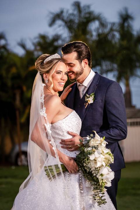 casar-casamento-wedding-cerimonia-make-noiva-noivo-araguari-vestido-maquiagem-buque-madrinha-daniel-custodio-uberlandia-festa-cerimonial-amor-aliança-video-dj-buffet-damas-love-fotografias-fotografo-minas-gerais-carro-pista-banda-cabelo-igreja-padre-reels'