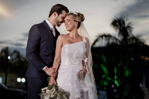 casar-casamento-wedding-cerimonia-make-noiva-noivo-araguari-vestido-maquiagem-buque-madrinha-daniel-custodio-uberlandia-festa-cerimonial-amor-aliança-video-dj-buffet-damas-love-fotografias-fotografo-minas-gerais-carro-pista-banda-cabelo-igreja-padre-reels'