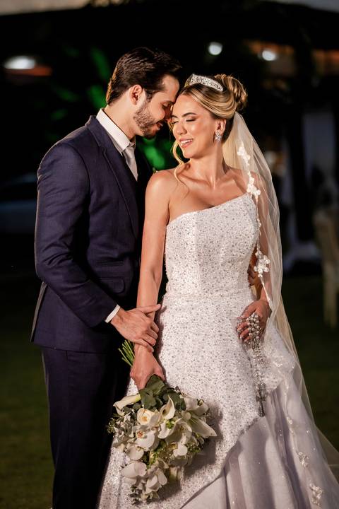 casar-casamento-wedding-cerimonia-make-noiva-noivo-araguari-vestido-maquiagem-buque-madrinha-daniel-custodio-uberlandia-festa-cerimonial-amor-aliança-video-dj-buffet-damas-love-fotografias-fotografo-minas-gerais-carro-pista-banda-cabelo-igreja-padre-reels'