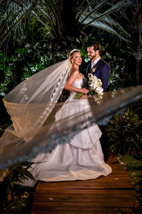 casar-casamento-wedding-cerimonia-make-noiva-noivo-araguari-vestido-maquiagem-buque-madrinha-daniel-custodio-uberlandia-festa-cerimonial-amor-aliança-video-dj-buffet-damas-love-fotografias-fotografo-minas-gerais-carro-pista-banda-cabelo-igreja-padre-reels'