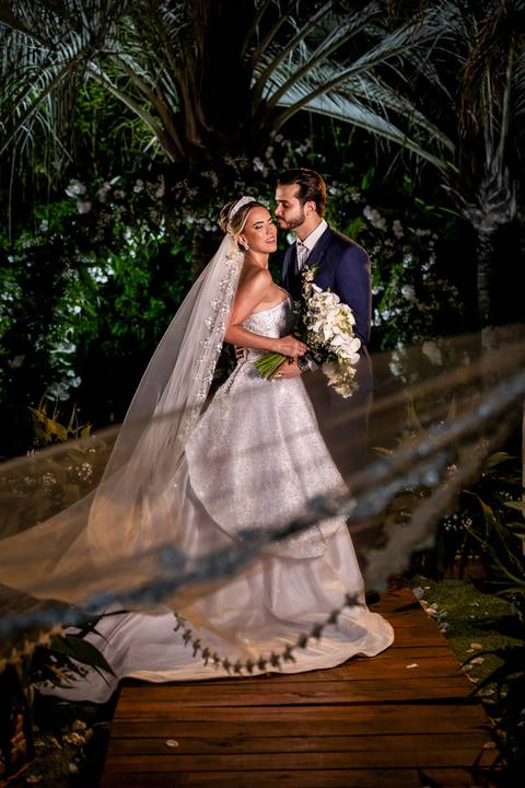 casar-casamento-wedding-cerimonia-make-noiva-noivo-araguari-vestido-maquiagem-buque-madrinha-daniel-custodio-uberlandia-festa-cerimonial-amor-aliança-video-dj-buffet-damas-love-fotografias-fotografo-minas-gerais-carro-pista-banda-cabelo-igreja-padre-reels'