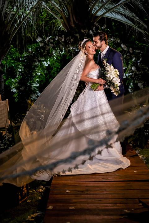casar-casamento-wedding-cerimonia-make-noiva-noivo-araguari-vestido-maquiagem-buque-madrinha-daniel-custodio-uberlandia-festa-cerimonial-amor-aliança-video-dj-buffet-damas-love-fotografias-fotografo-minas-gerais-carro-pista-banda-cabelo-igreja-padre-reels'