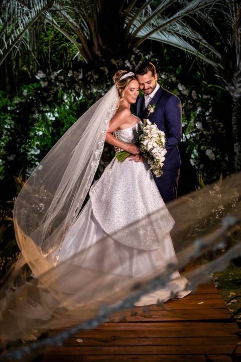 casar-casamento-wedding-cerimonia-make-noiva-noivo-araguari-vestido-maquiagem-buque-madrinha-daniel-custodio-uberlandia-festa-cerimonial-amor-aliança-video-dj-buffet-damas-love-fotografias-fotografo-minas-gerais-carro-pista-banda-cabelo-igreja-padre-reels'