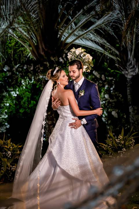 casar-casamento-wedding-cerimonia-make-noiva-noivo-araguari-vestido-maquiagem-buque-madrinha-daniel-custodio-uberlandia-festa-cerimonial-amor-aliança-video-dj-buffet-damas-love-fotografias-fotografo-minas-gerais-carro-pista-banda-cabelo-igreja-padre-reels'