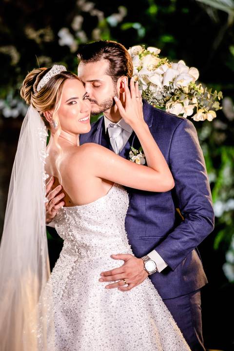 casar-casamento-wedding-cerimonia-make-noiva-noivo-araguari-vestido-maquiagem-buque-madrinha-daniel-custodio-uberlandia-festa-cerimonial-amor-aliança-video-dj-buffet-damas-love-fotografias-fotografo-minas-gerais-carro-pista-banda-cabelo-igreja-padre-reels'