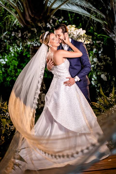 casar-casamento-wedding-cerimonia-make-noiva-noivo-araguari-vestido-maquiagem-buque-madrinha-daniel-custodio-uberlandia-festa-cerimonial-amor-aliança-video-dj-buffet-damas-love-fotografias-fotografo-minas-gerais-carro-pista-banda-cabelo-igreja-padre-reels'