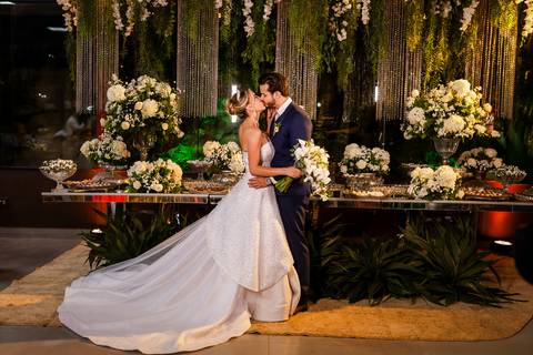 casar-casamento-wedding-cerimonia-make-noiva-noivo-araguari-vestido-maquiagem-buque-madrinha-daniel-custodio-uberlandia-festa-cerimonial-amor-aliança-video-dj-buffet-damas-love-fotografias-fotografo-minas-gerais-carro-pista-banda-cabelo-igreja-padre-reels'