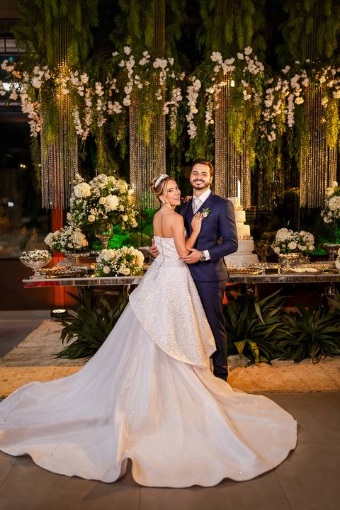 casar-casamento-wedding-cerimonia-make-noiva-noivo-araguari-vestido-maquiagem-buque-madrinha-daniel-custodio-uberlandia-festa-cerimonial-amor-aliança-video-dj-buffet-damas-love-fotografias-fotografo-minas-gerais-carro-pista-banda-cabelo-igreja-padre-reels'