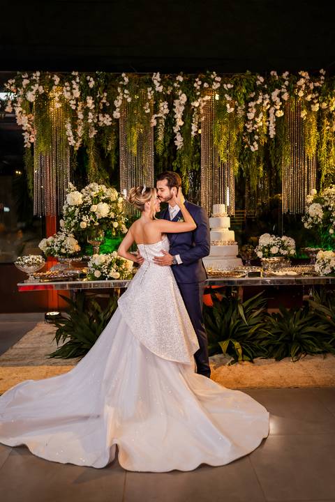 casar-casamento-wedding-cerimonia-make-noiva-noivo-araguari-vestido-maquiagem-buque-madrinha-daniel-custodio-uberlandia-festa-cerimonial-amor-aliança-video-dj-buffet-damas-love-fotografias-fotografo-minas-gerais-carro-pista-banda-cabelo-igreja-padre-reels'