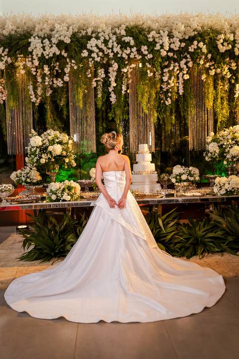 casar-casamento-wedding-cerimonia-make-noiva-noivo-araguari-vestido-maquiagem-buque-madrinha-daniel-custodio-uberlandia-festa-cerimonial-amor-aliança-video-dj-buffet-damas-love-fotografias-fotografo-minas-gerais-carro-pista-banda-cabelo-igreja-padre-reels'