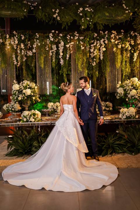 casar-casamento-wedding-cerimonia-make-noiva-noivo-araguari-vestido-maquiagem-buque-madrinha-daniel-custodio-uberlandia-festa-cerimonial-amor-aliança-video-dj-buffet-damas-love-fotografias-fotografo-minas-gerais-carro-pista-banda-cabelo-igreja-padre-reels'