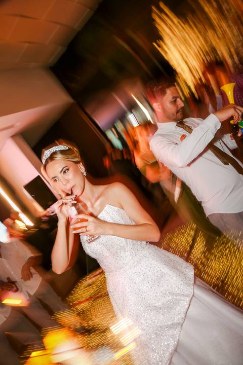 casar-casamento-wedding-cerimonia-make-noiva-noivo-araguari-vestido-maquiagem-buque-madrinha-daniel-custodio-uberlandia-festa-cerimonial-amor-aliança-video-dj-buffet-damas-love-fotografias-fotografo-minas-gerais-carro-pista-banda-cabelo-igreja-padre-reels'